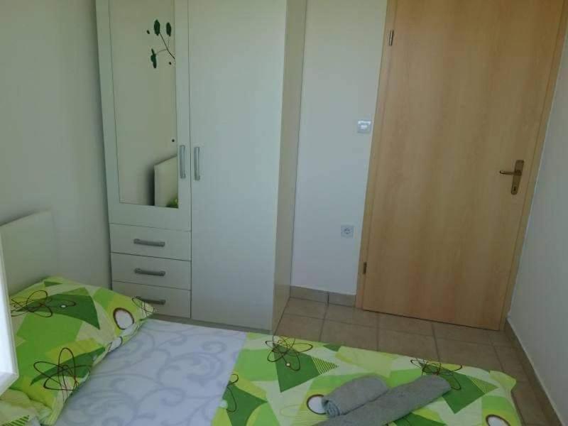 Apartmani Samanta Vir Exteriör bild