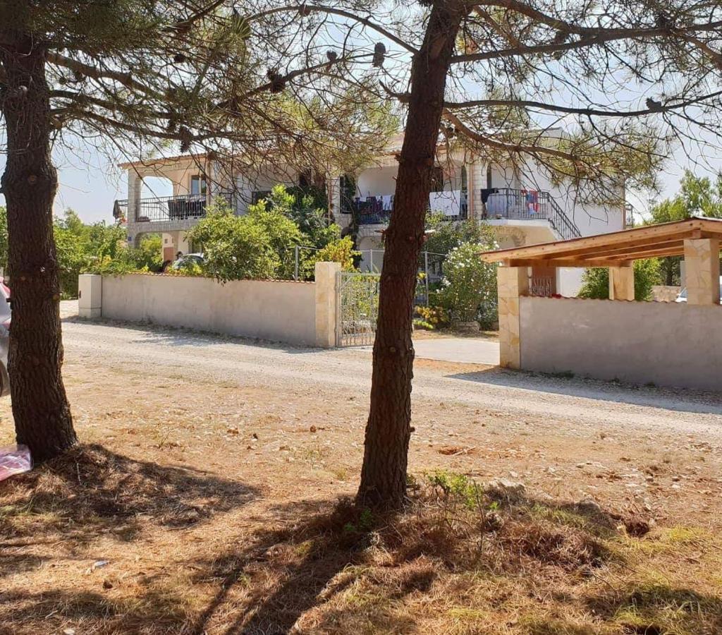 Apartmani Samanta Vir Exteriör bild